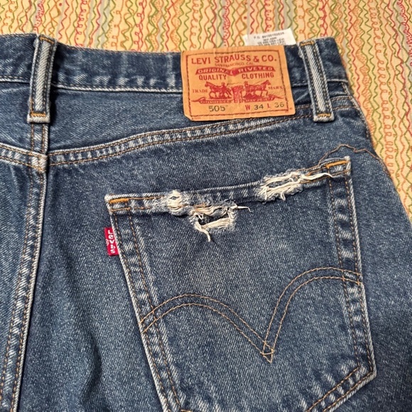 Vintage Levi's 505 Cut Off Denim Shorts Straight Fit Saint & Noble 34 W Distress - Picture 2 of 11